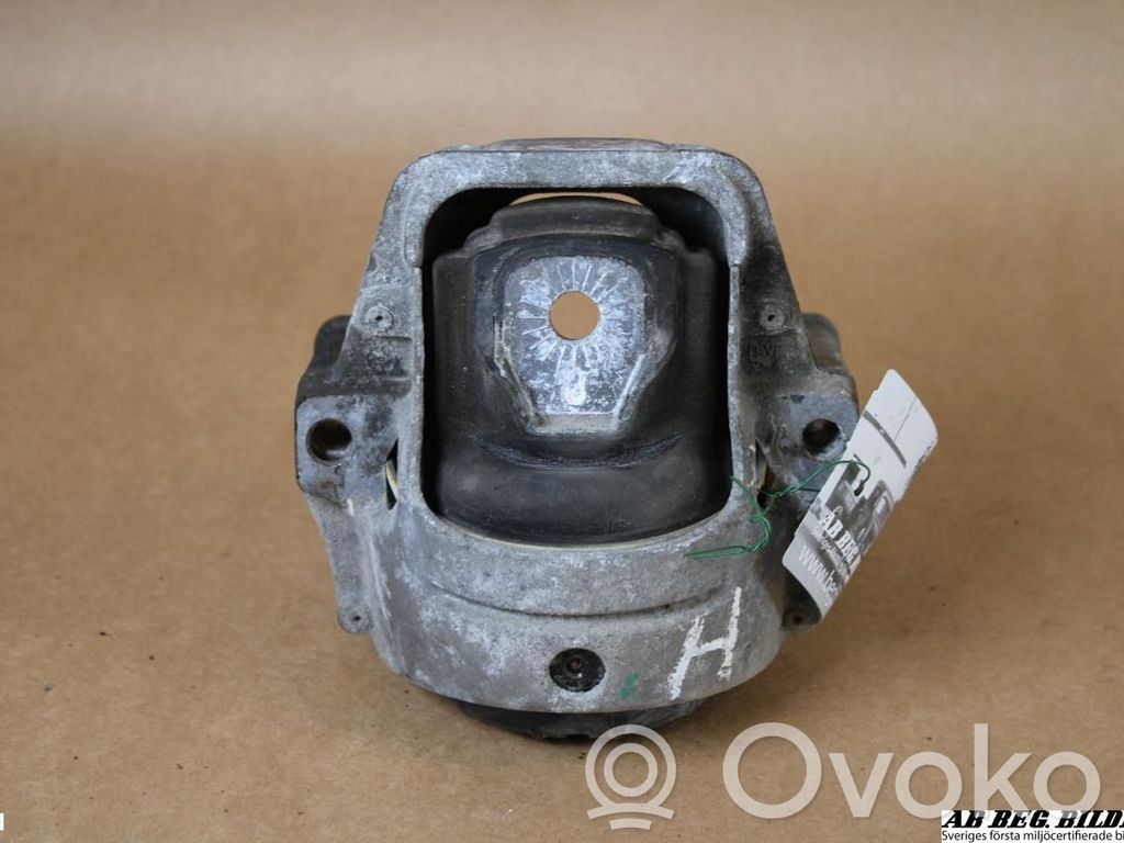Audi A4 S4 B8 8K Engine mounting bracket 