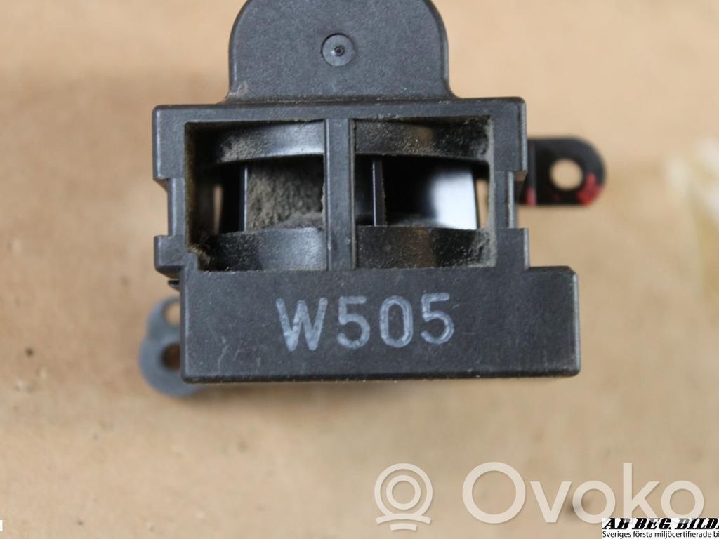 Interior temperature sensor   W505