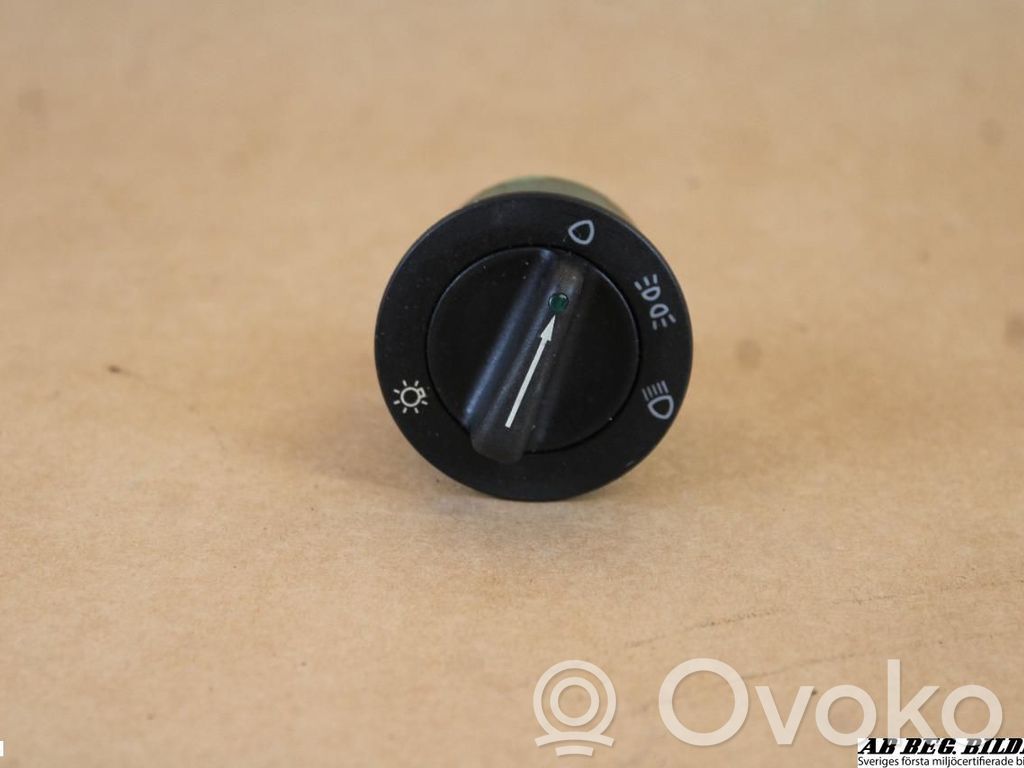 Light switch   8590838
