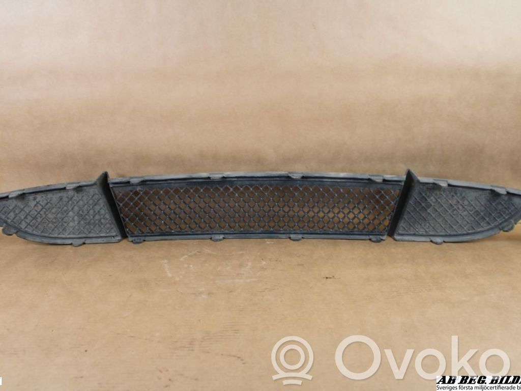 BMW 1 E81 E87 Front bumper upper radiator grill 
