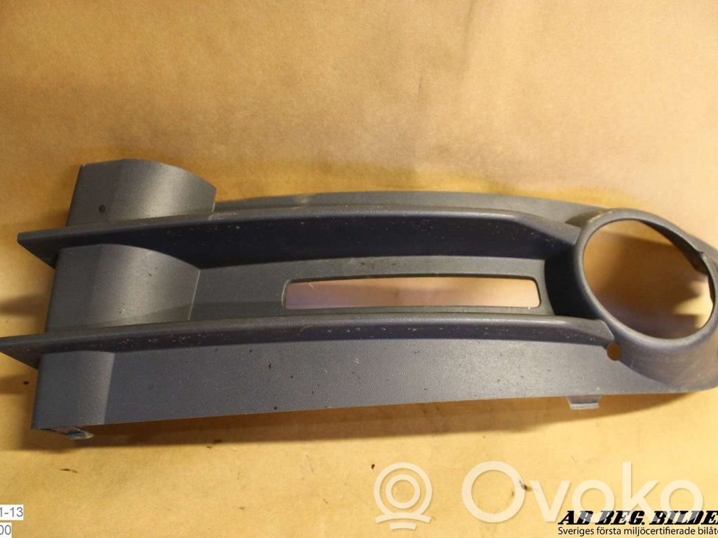 Volkswagen Caddy Front bumper upper radiator grill 