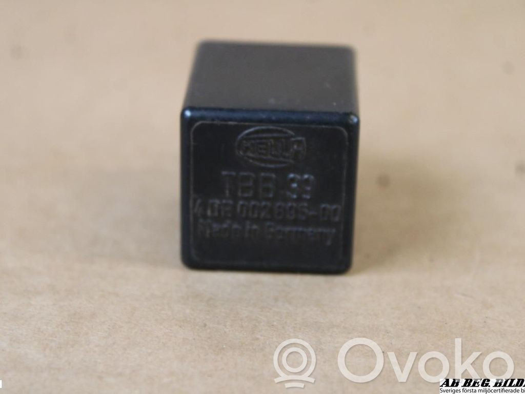 Hazard warning light relay   111953227D