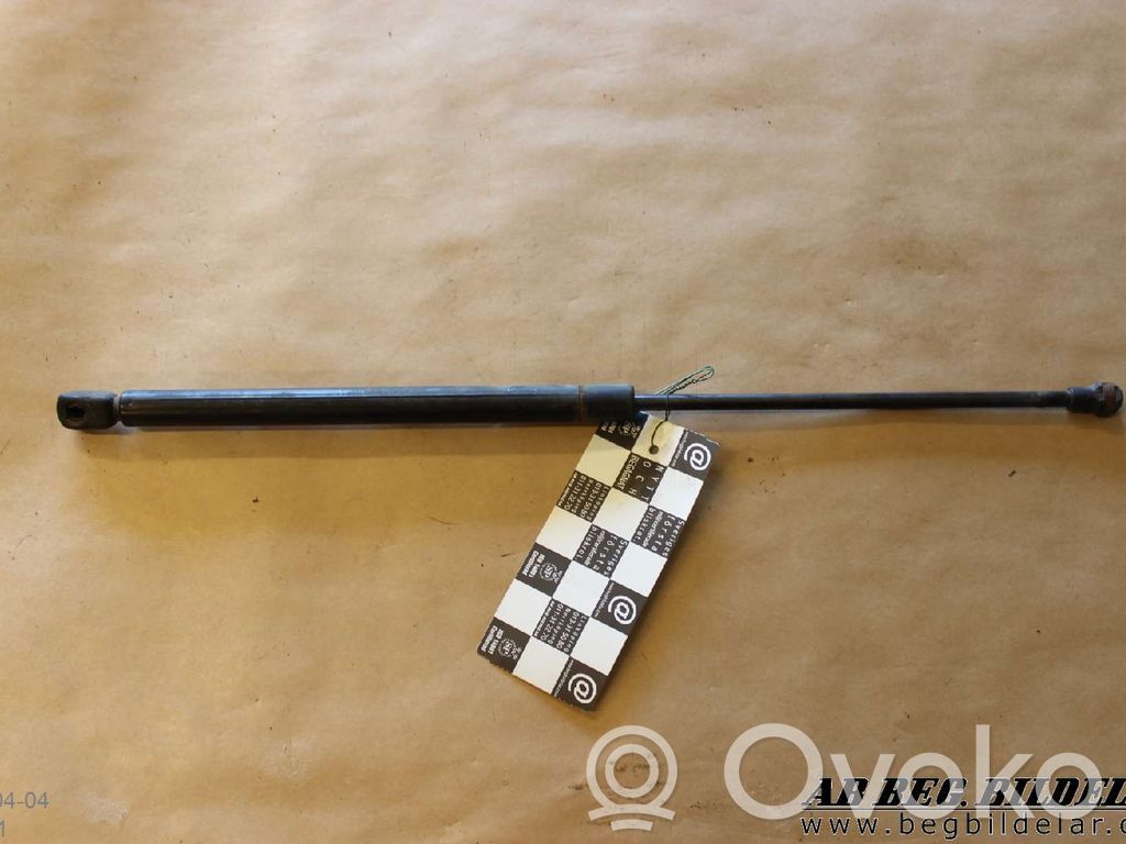 Volkswagen Golf IV Siłownik maski przedniej 