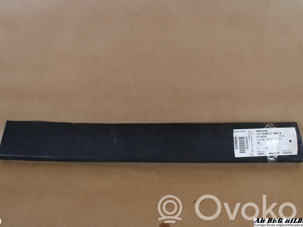 Volkswagen PASSAT B5 Listwa drzwi tylnych 