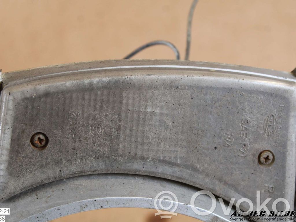 Volvo 140 Moulure sous phares