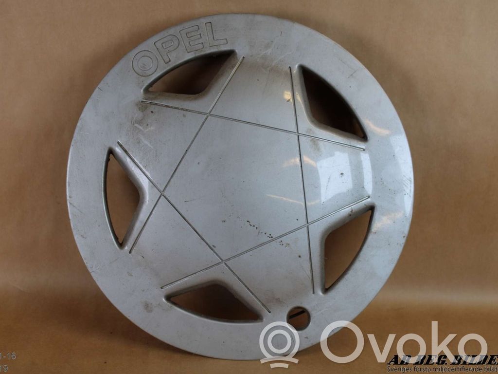 Opel Corsa A Enjoliveur d’origine 