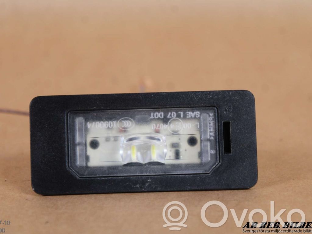 BMW 5 F10 F11 Lampa oświetlenia tylnej tablicy rejestracyjnej 
