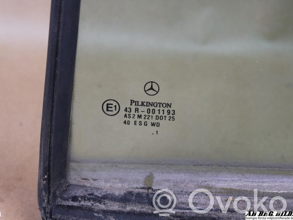 Mercedes-Benz C W203 Ventanilla de ventilación de la puerta trasera