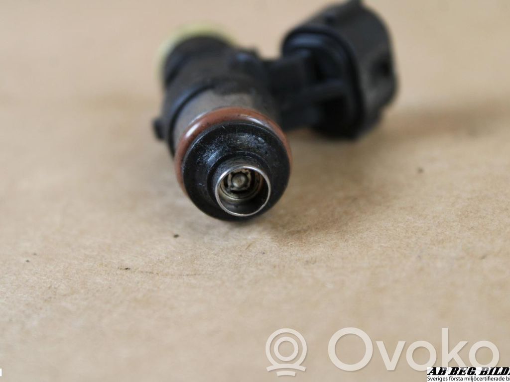 Volkswagen PASSAT B6 Polttoainesuutin