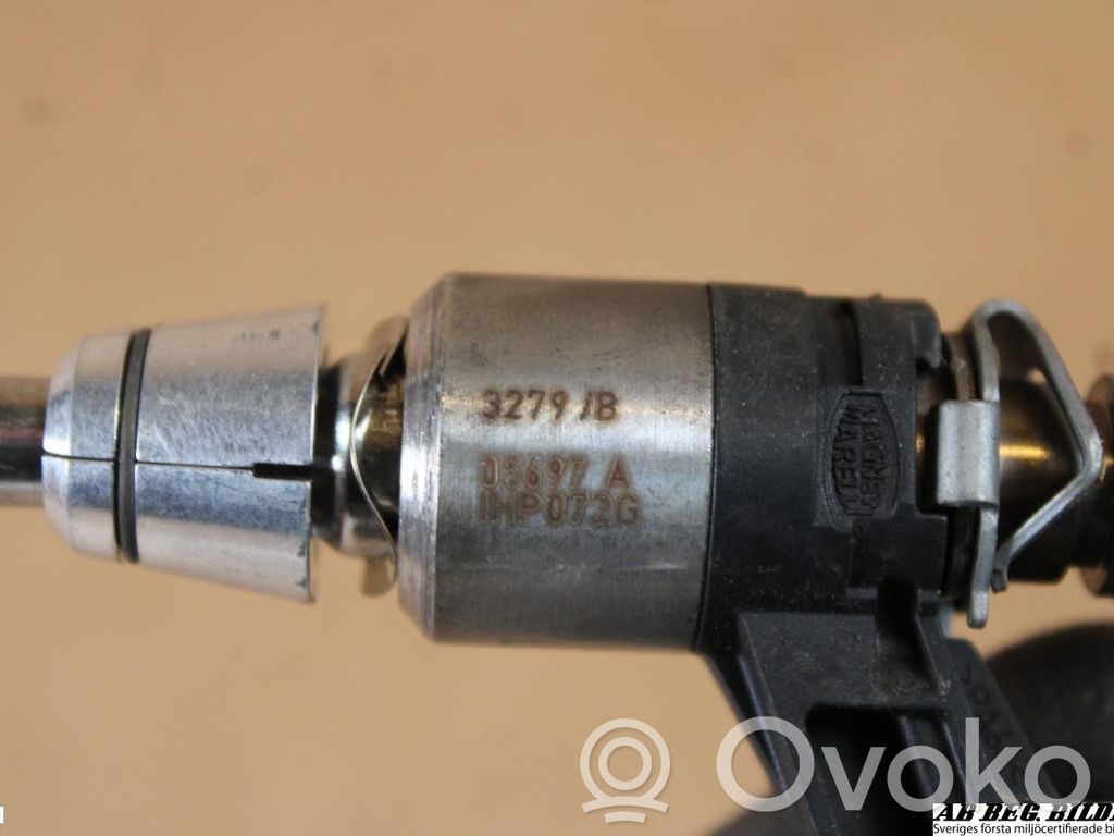 Volkswagen PASSAT B6 Wtryskiwacz paliwa 