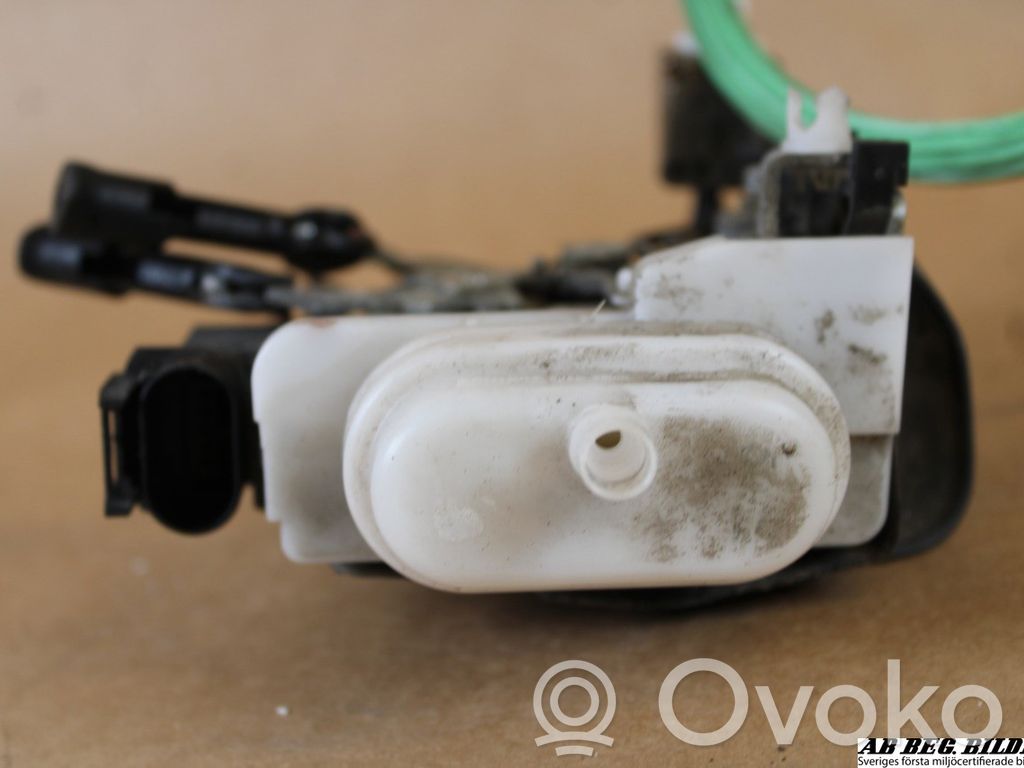 Audi A3 S3 8L Front door lock 