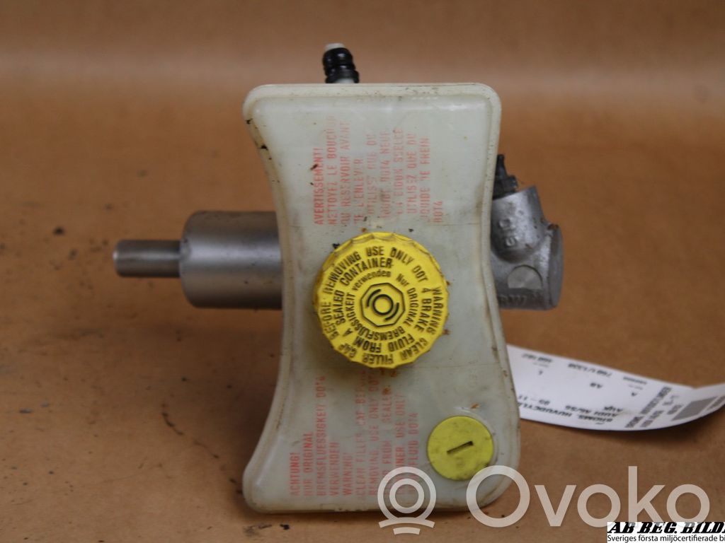 Główny cylinder hamulca   4B3611021