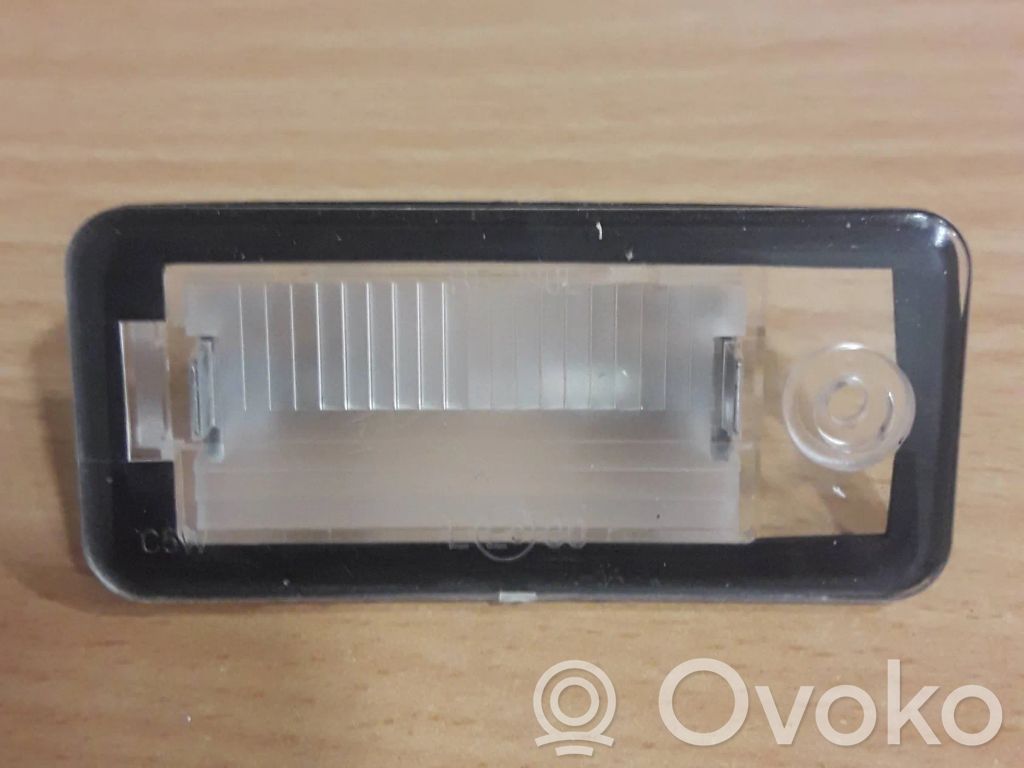 Audi A4 S4 B7 8E 8H Éclairage de plaque d'immatriculation 