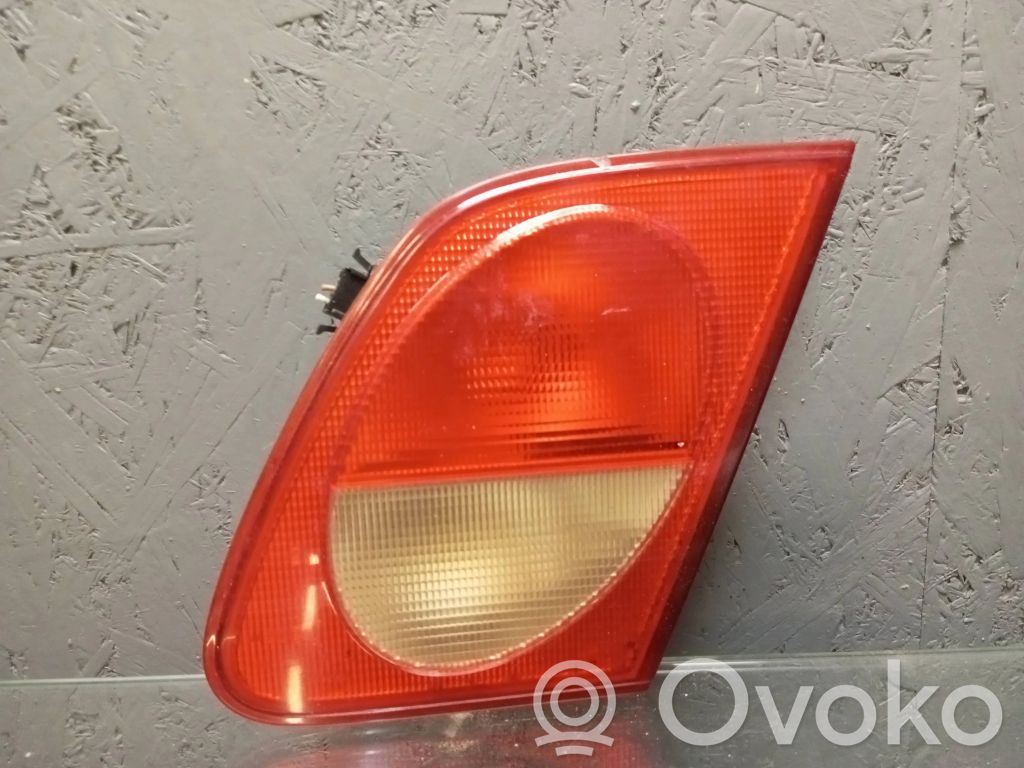Mercedes-Benz E W210 Galinis žibintas dangtyje 