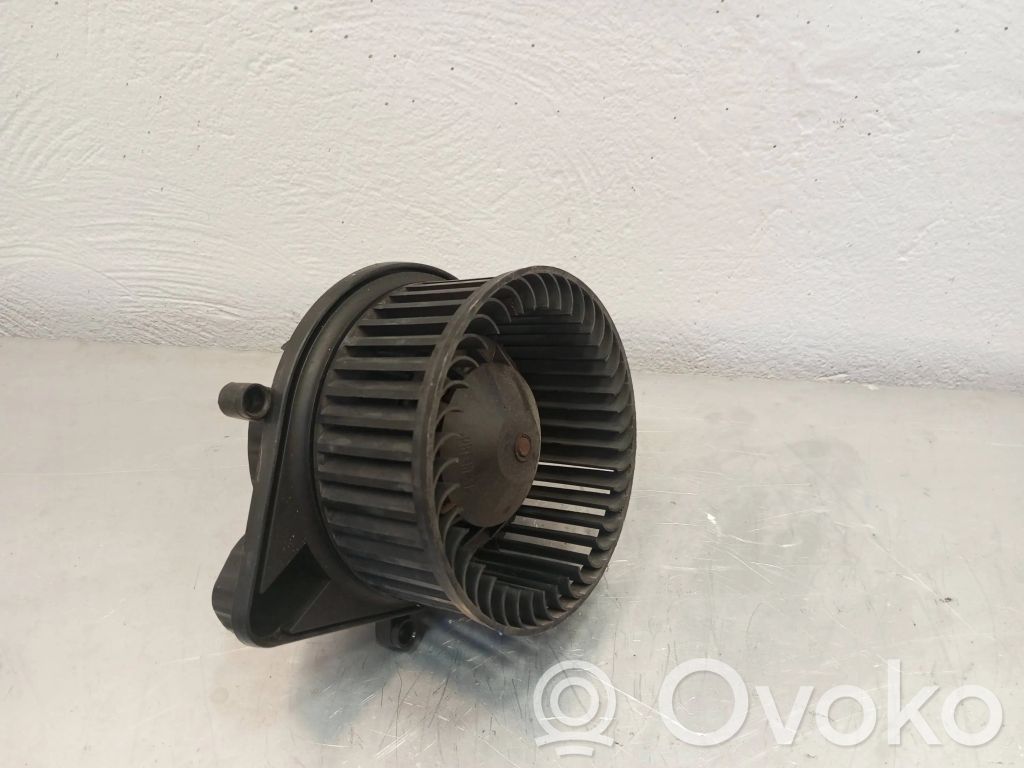 Audi A4 S4 B7 8E 8H Lämmittimen puhallin 