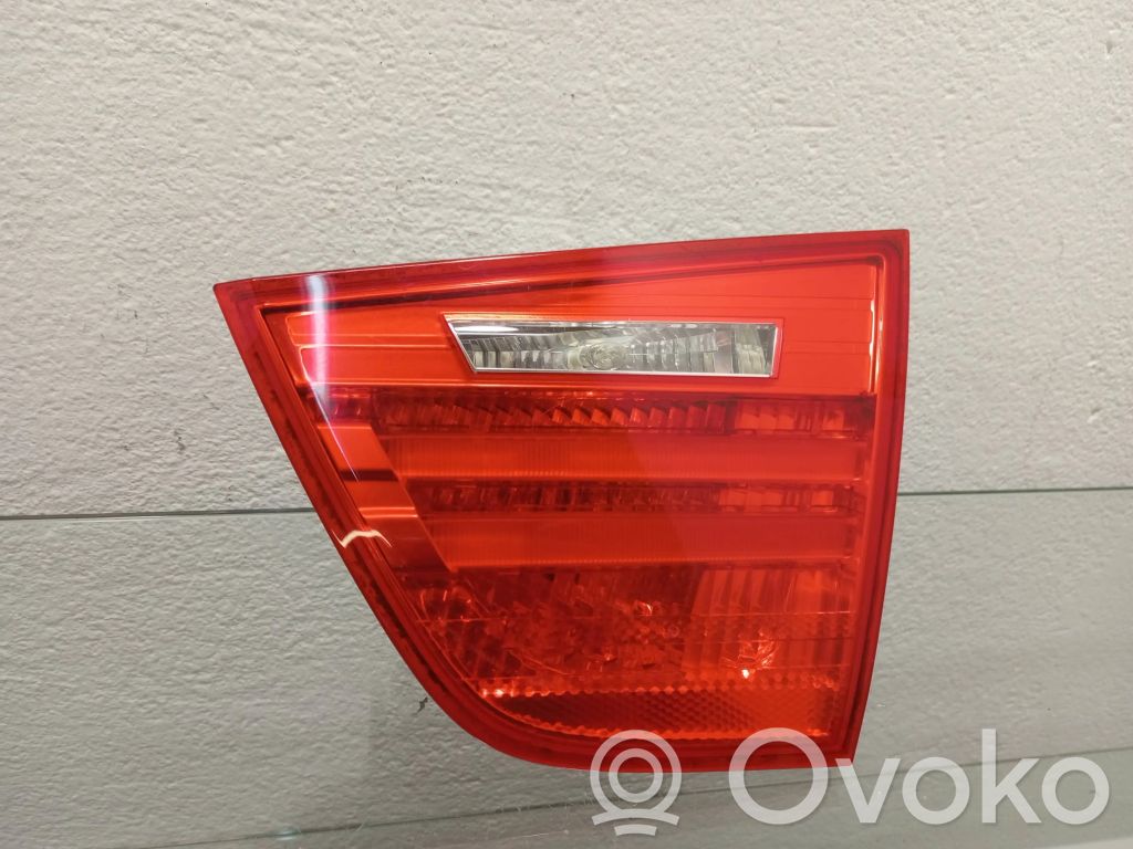 BMW 3 E90 E91 Aizmugurējais lukturis pārsegā 