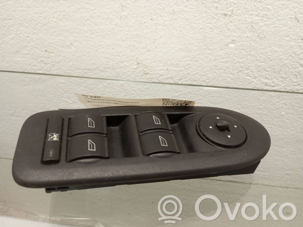 Ford C-MAX I Electric window control switch 