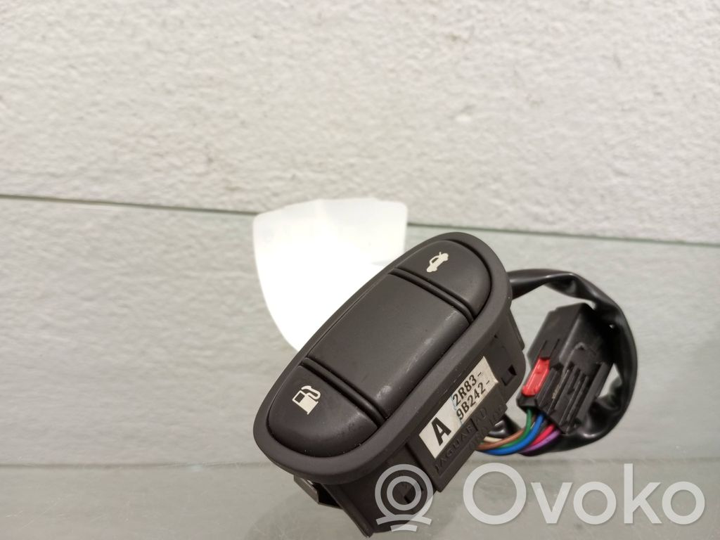 Jaguar S-Type Fuel tank opening switch 