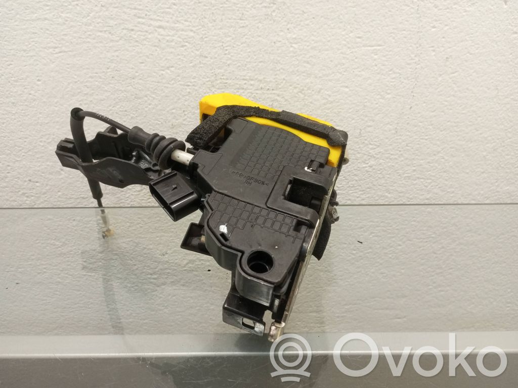 KIA Ceed Priekšpusē slēdzene 
