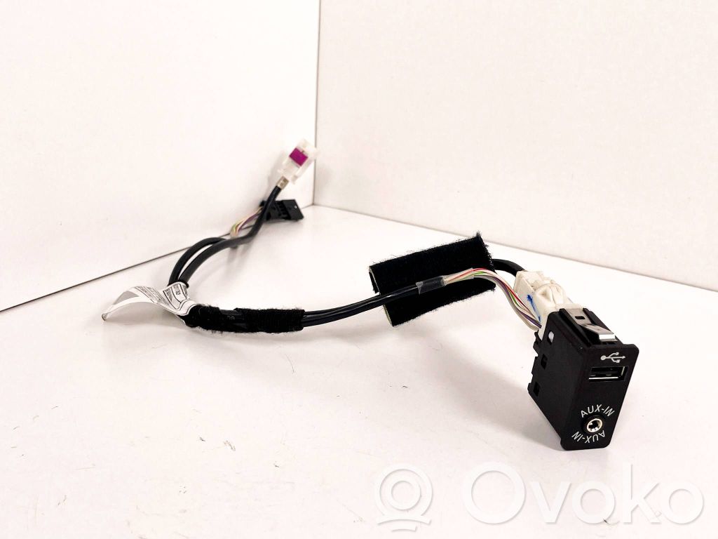Connecteur/prise USB   9237653,84109237653,9187009,61129187009,9231763