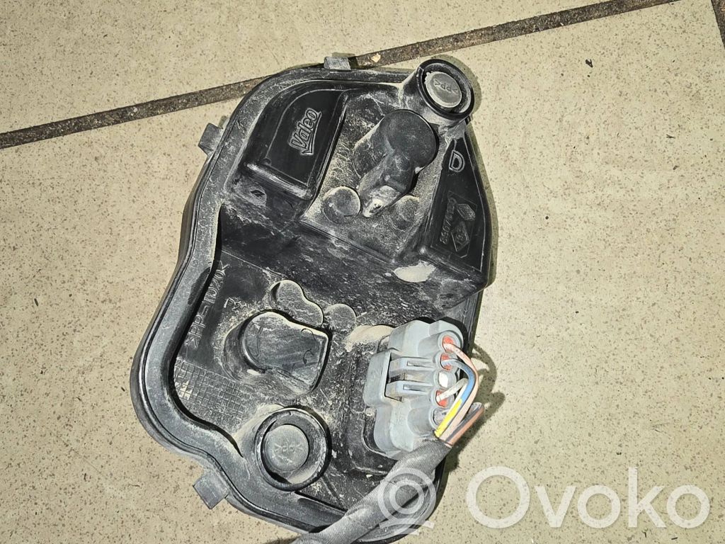 Renault Megane III Aizmugures spuldzes vāka turētājs 