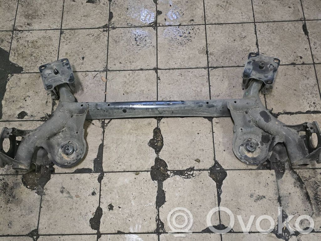 Ford Transit -  Tourneo Connect Aizmugurējais tilts 