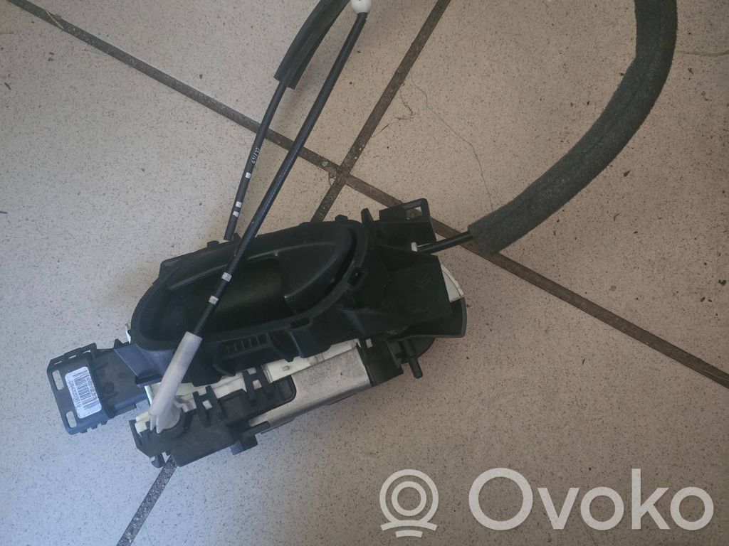 Citroen Berlingo Priekšpusē slēdzene 