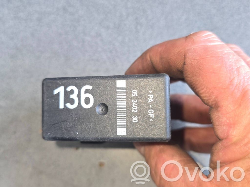 Volkswagen PASSAT B4 Muu rele 