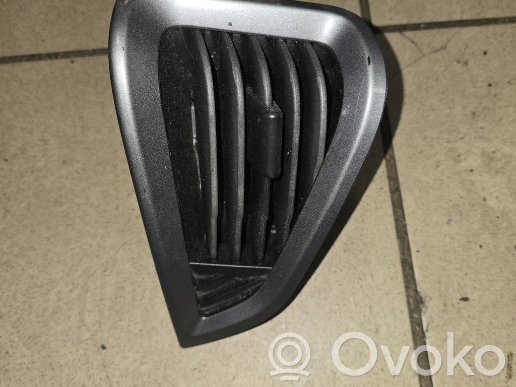 Ford Transit Custom Kojelaudan sivutuuletussuuttimen kehys 
