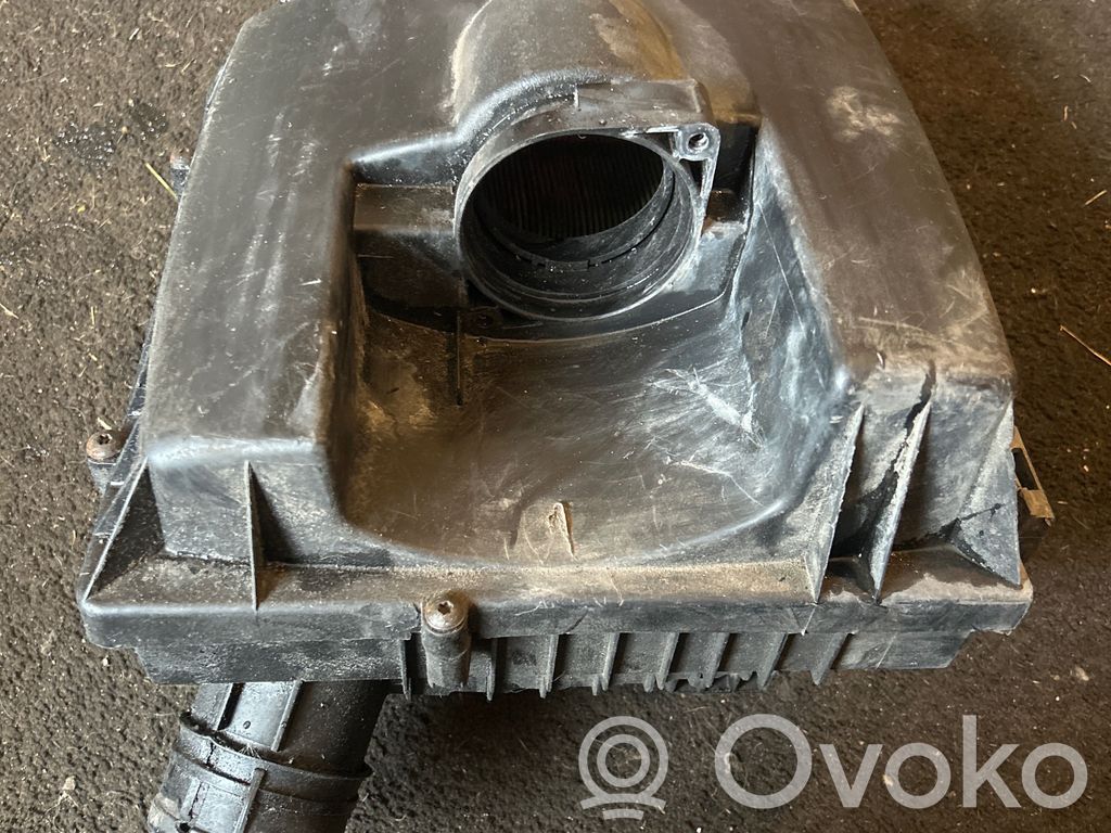 Opel Vivaro Air filter box 