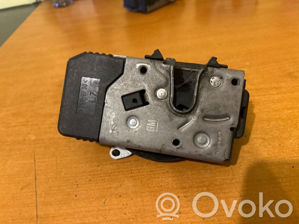 Opel Vivaro Rear door lock 