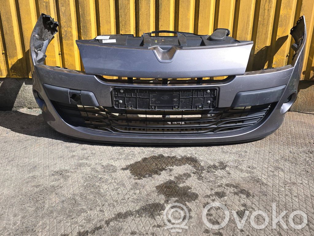 Renault Megane III Zderzak przedni 