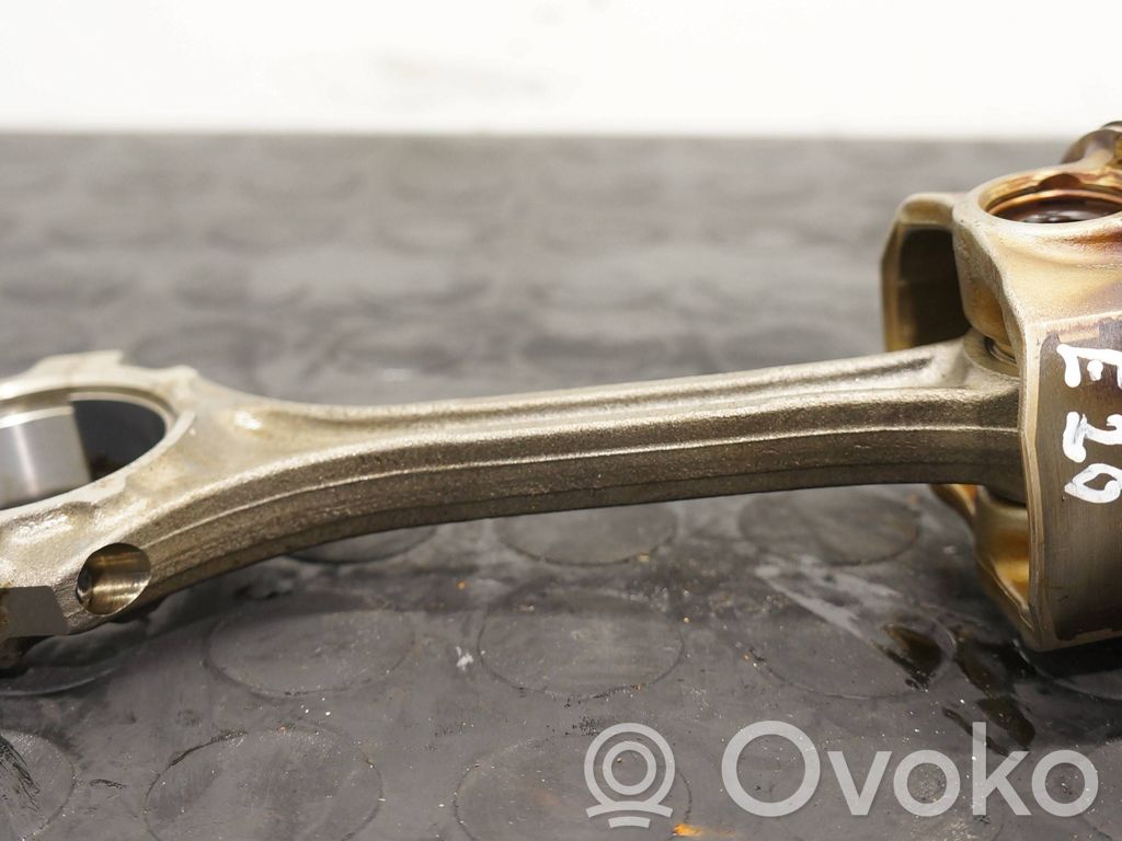 Toyota C-HR I Piston with connecting rod 