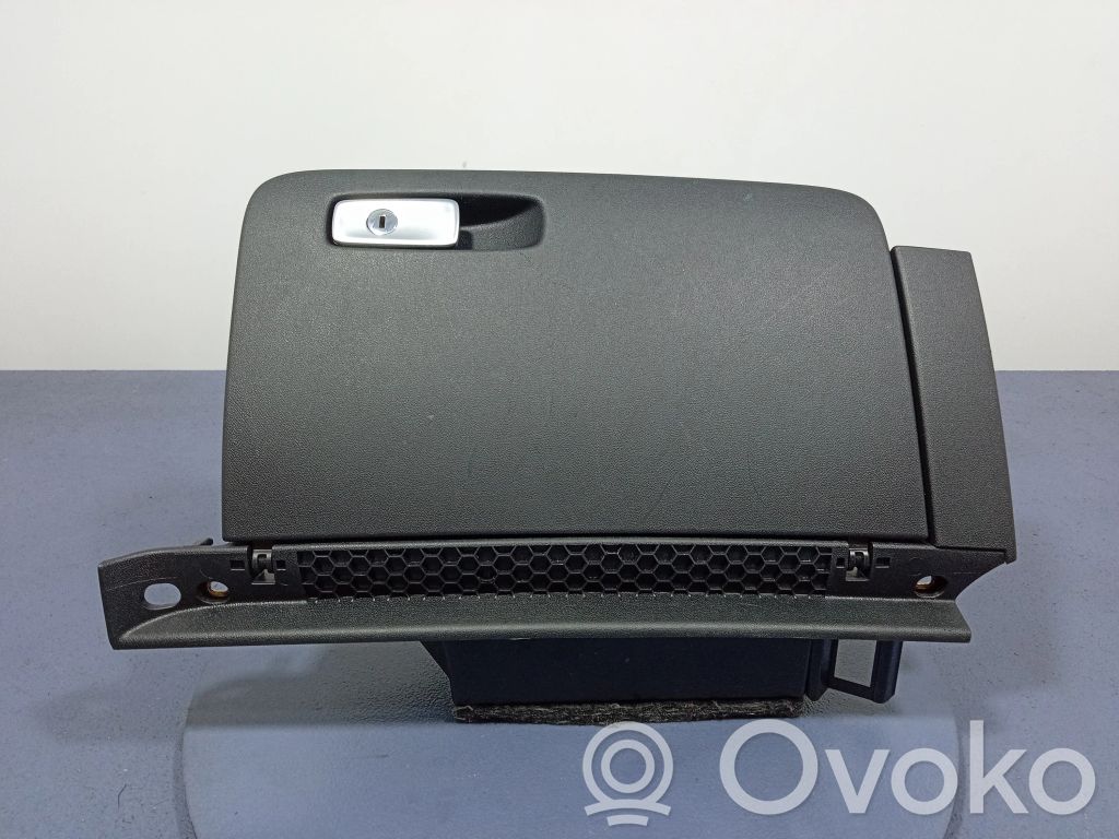 Audi A1 Glove box 