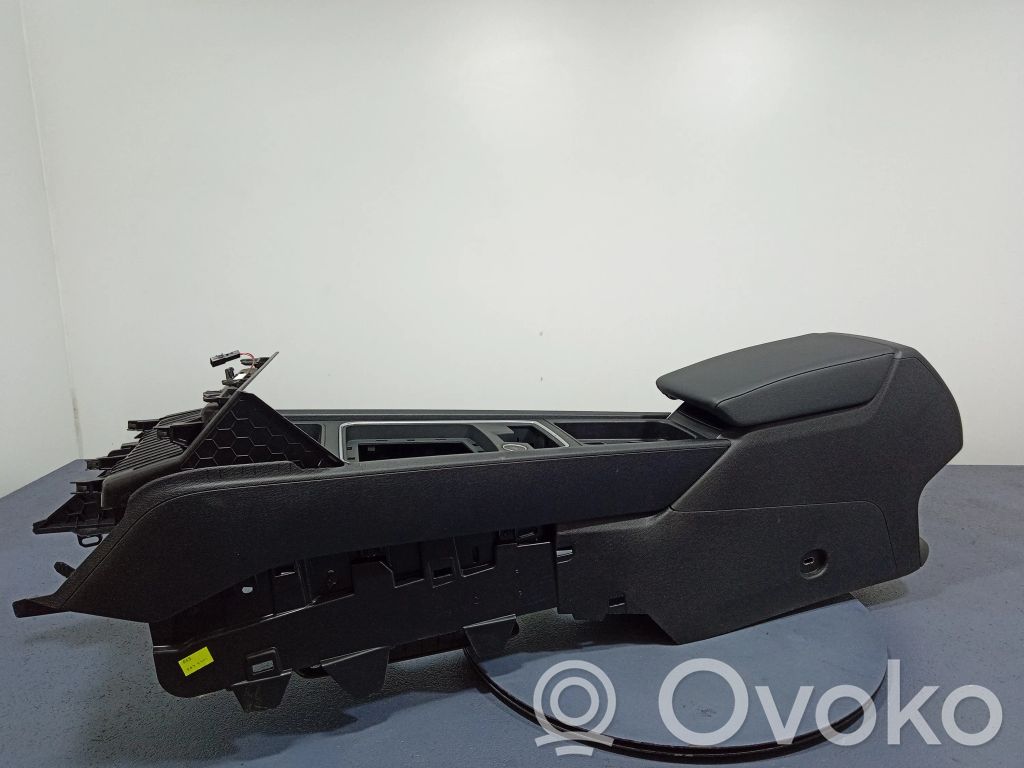 Nissan Atleon Centrālā konsole 