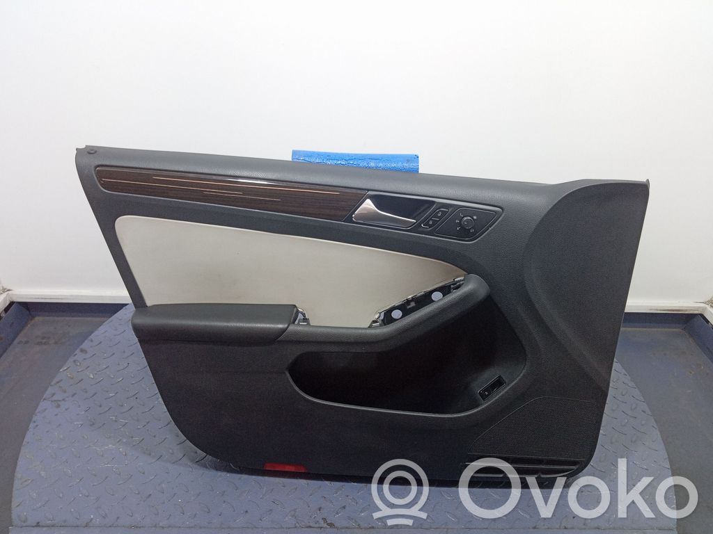 Volkswagen Jetta VI Boczki / Tapicerka drzwi / Komplet 