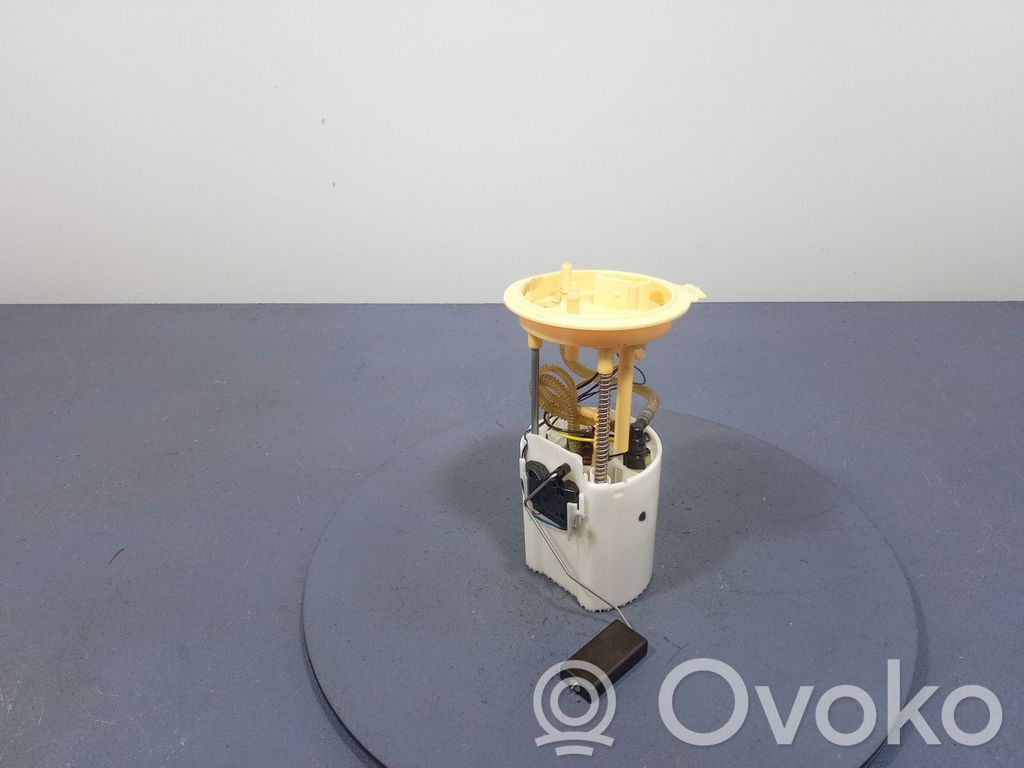 Volkswagen Jetta VI Bomba interna de combustible 