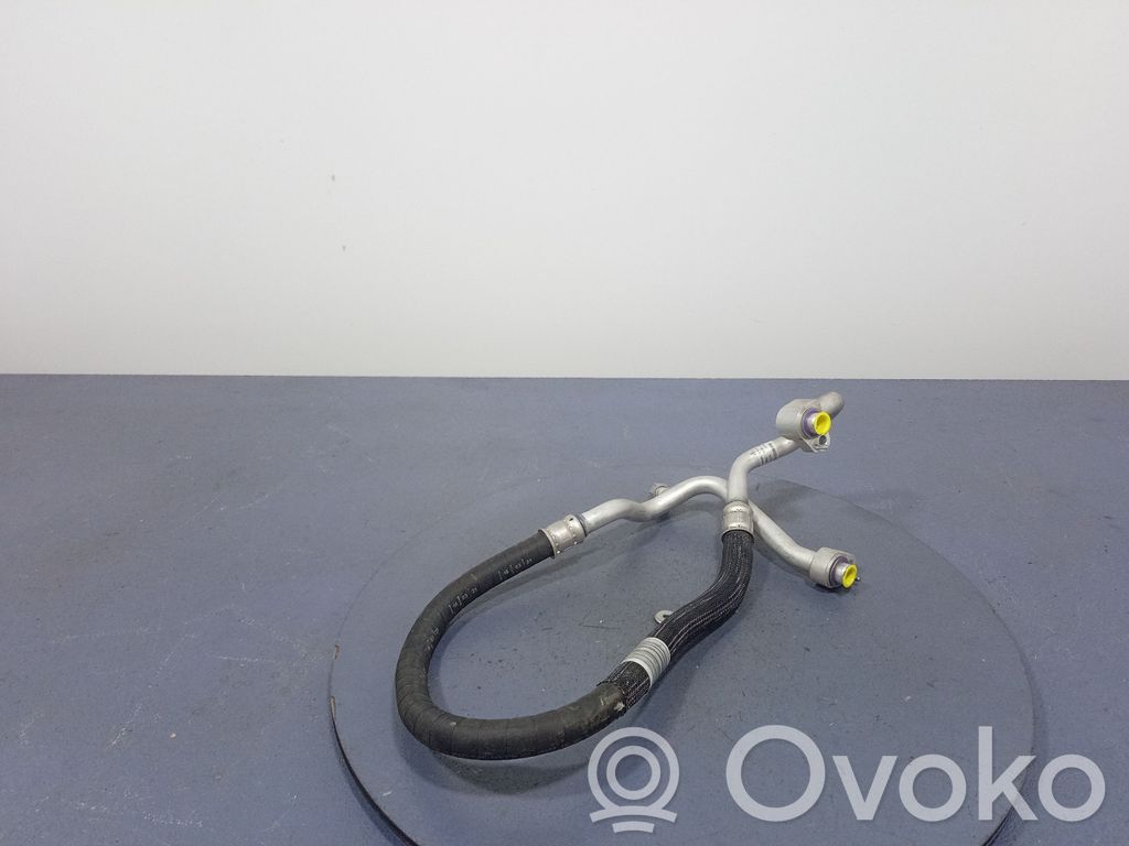 BMW M4 F82 F83 Ilmastointilaitteen putki (A/C) 