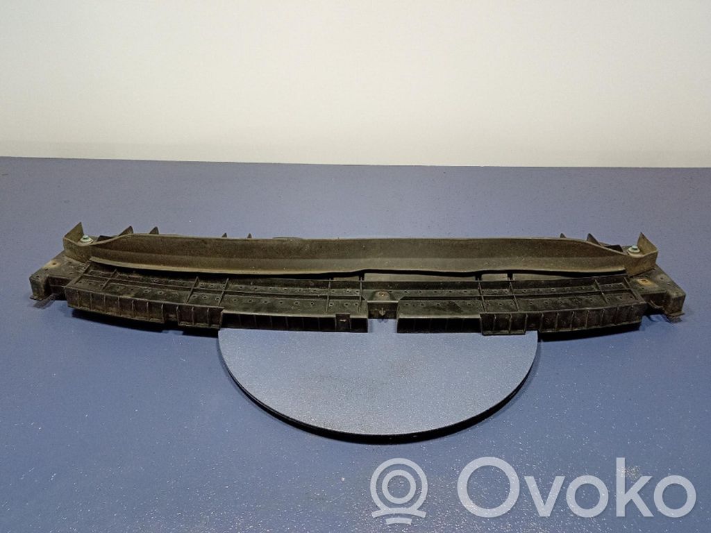 Audi 100 C1 Alustan etusuoja välipohja 