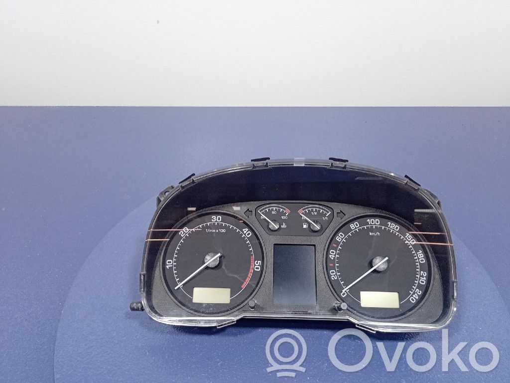 Skoda Octavia Mk2 (1Z) Licznik / Prędkościomierz 
