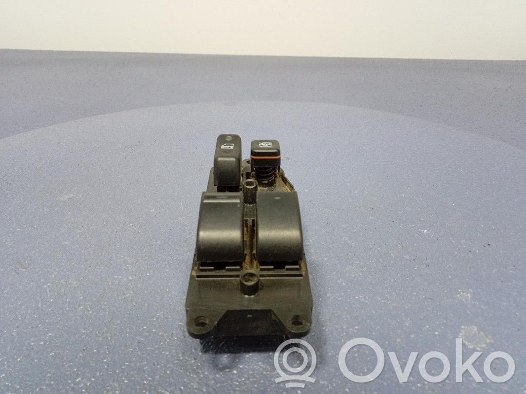 Toyota Corolla E110 Electric window control switch 