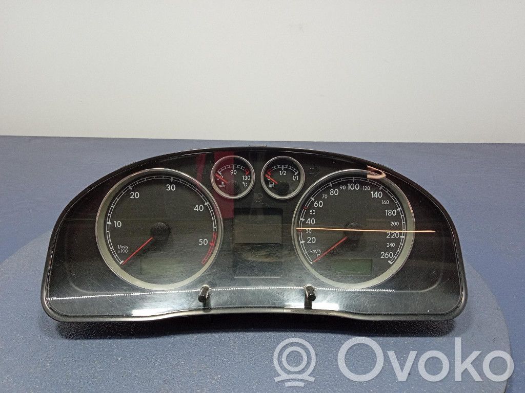 Volkswagen PASSAT B5.5 Tachimetro (quadro strumenti) 
