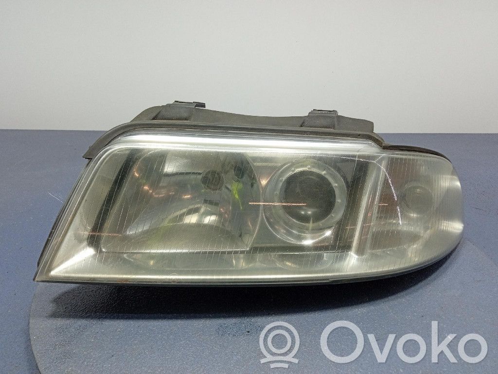 Audi A4 S4 B5 8D Lampa przednia 