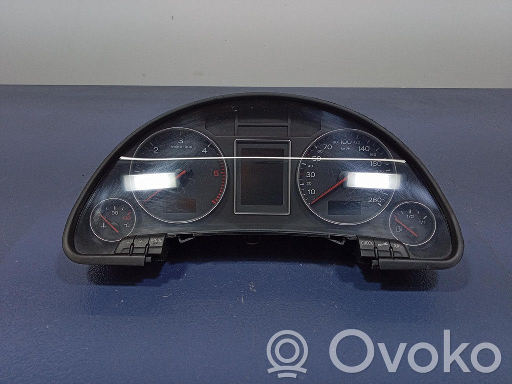Audi A4 S4 B6 8E 8H Licznik / Prędkościomierz 