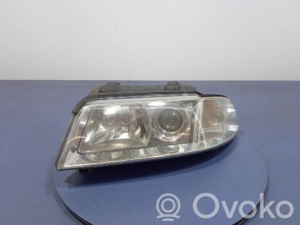 Audi A4 S4 B5 8D Lampa przednia 
