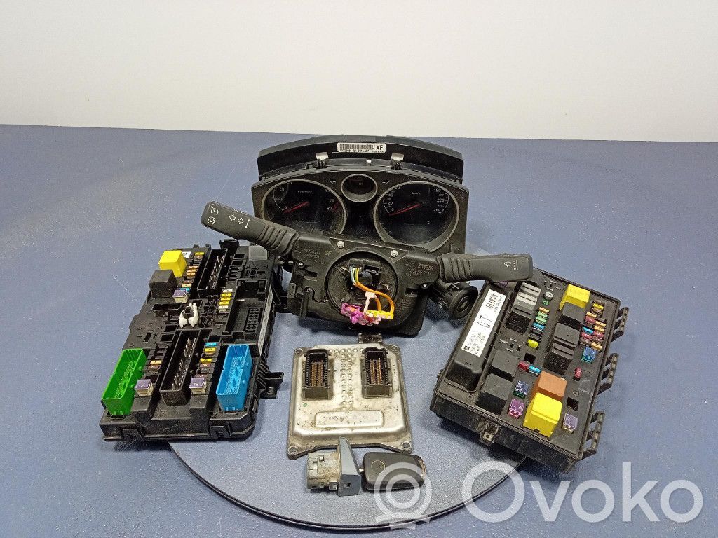 Opel Zafira B Unité de commande, module ECU de moteur 