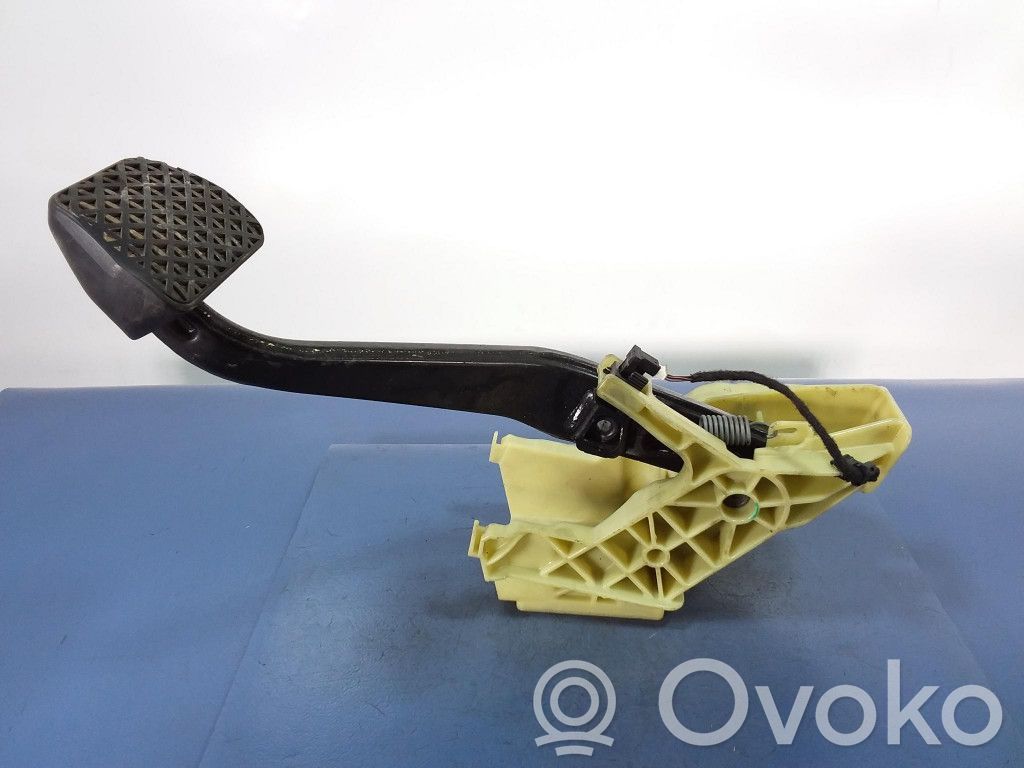 Accelerator throttle pedal   6769403,6769403