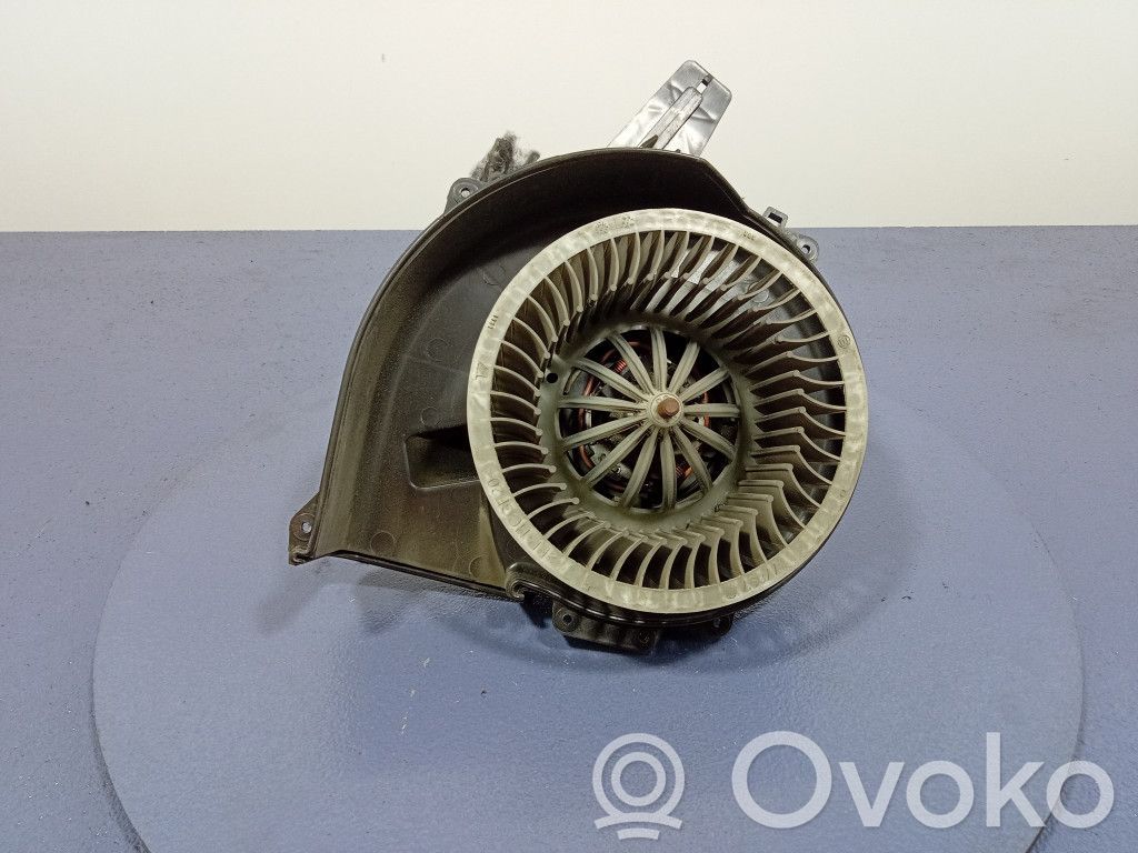 Skoda Fabia Mk3 (NJ) Lämmittimen puhallin 