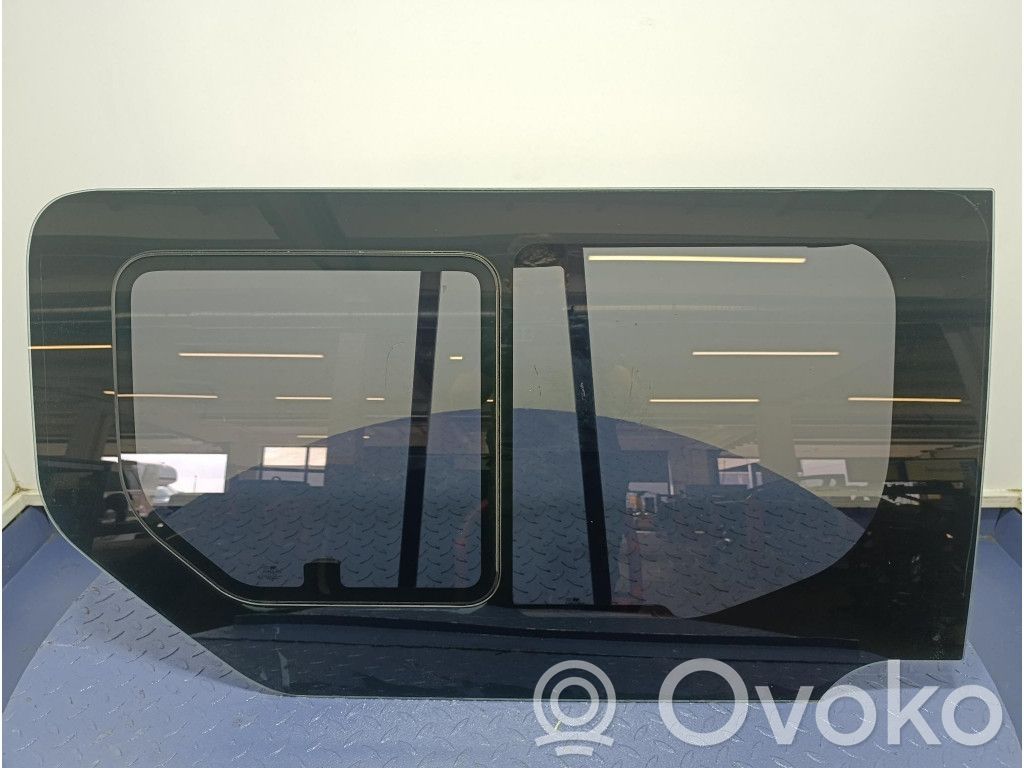 Opel Vivaro Vitre de fenêtre porte arrière
