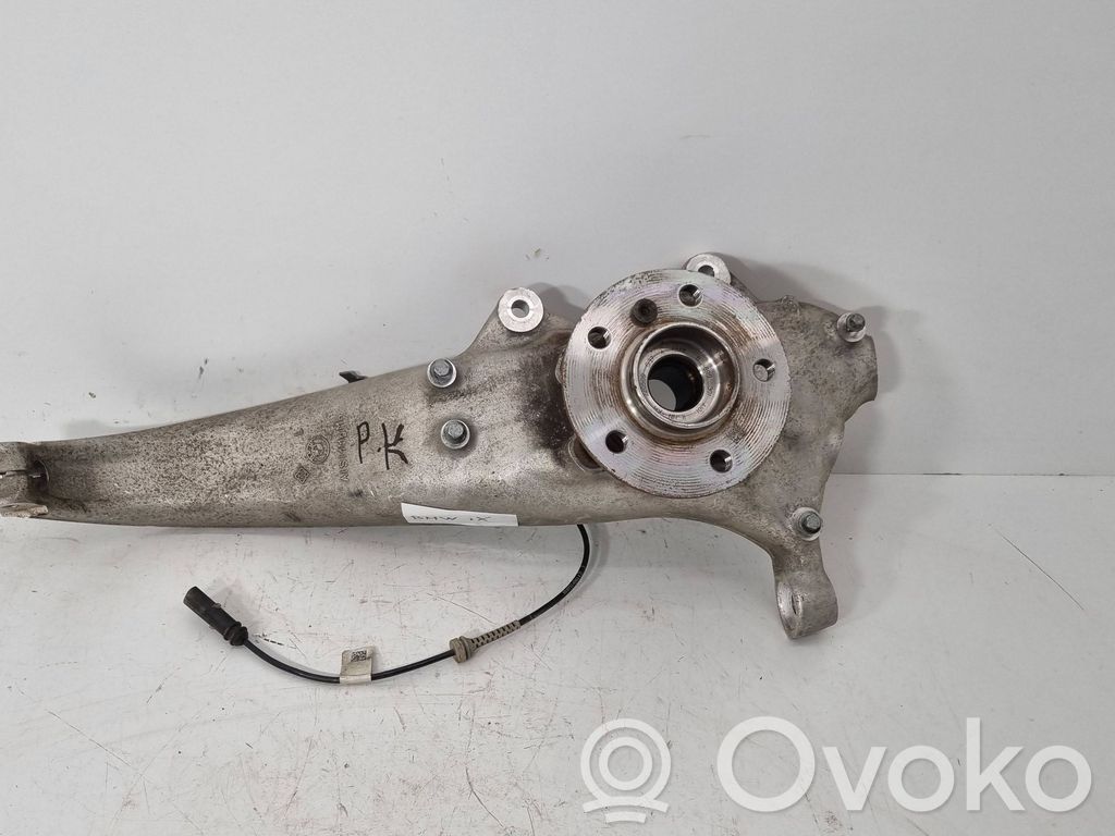 Front wheel hub   689057301,689353401